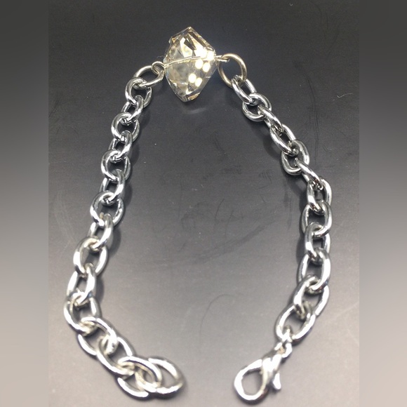 Bracelet with genuine Swarovski crystal (new) - Picture 4 of 6